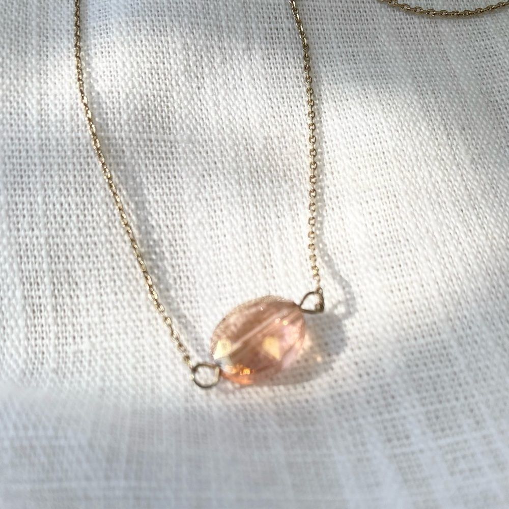 Pink bead necklace 💕 Fun bohemian iridescent clear stone necklace on chain - Picture 2 of 3